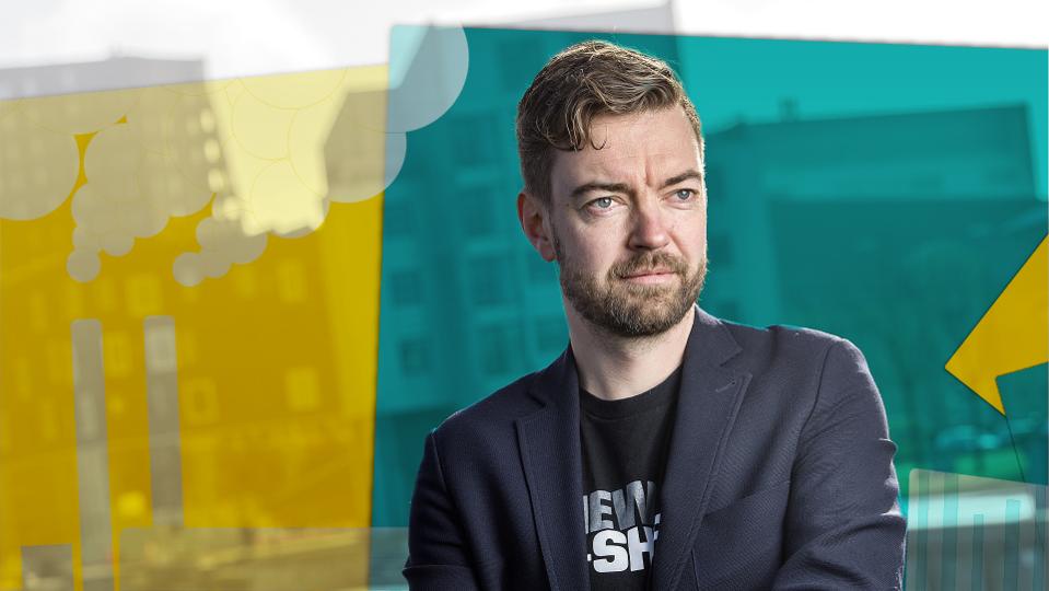 Vi skal hylde det, at være en lille by. Og vi skal arbejde hårdt og målrettet på at blive den bedste småby i verden, skriver Lasse Andersson i denne kronik. Foto: Lars Pauli. Illustration: Christian Made Hagelskjær