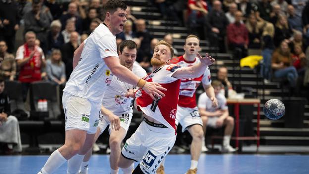 Der blev kæmpet hårdt for de to point, der ville sikre Aalborg Håndbold en fjerdeplads i gruppen. Foto: Henrik Bo <i>Foto: Henrik Bo</i>