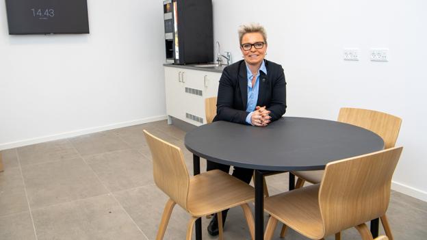 For nuværende bliver det ikke dyrere at benytte offentlig transport, og Mette Henriksen tror, at det måske kan få flere til at benytte bus eller tog. Foto: Peter Broen <i>Foto: Peter Broen</i>
