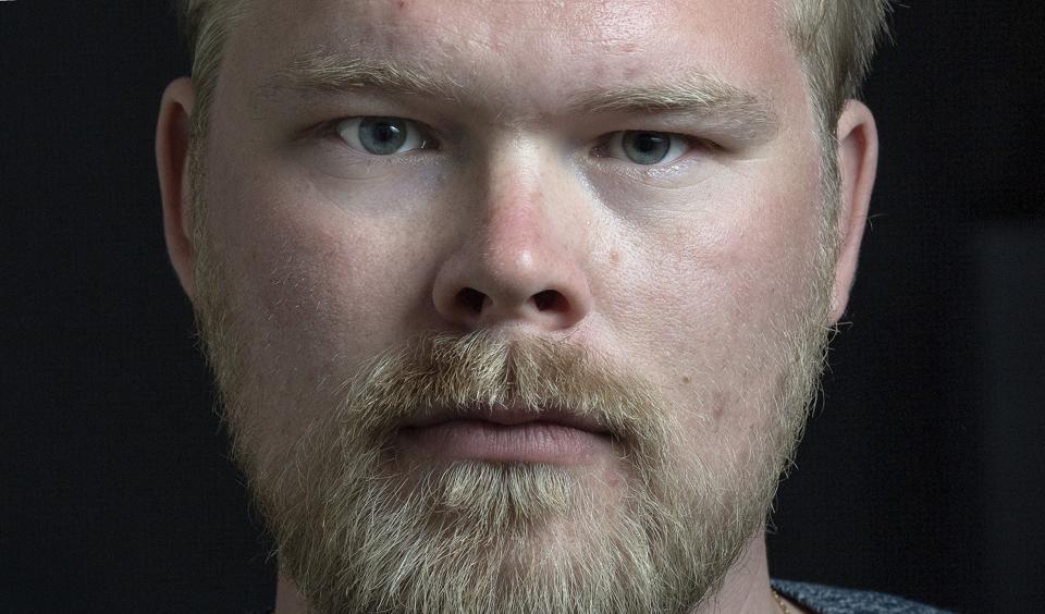 For Anders Mørk er sangskrivning en måde at få sat struktur på sine tanker, og det seneste halvandet år, har han skrevet på dansk. Foto: Lars Pauli <i>Foto: Lars Pauli</i>