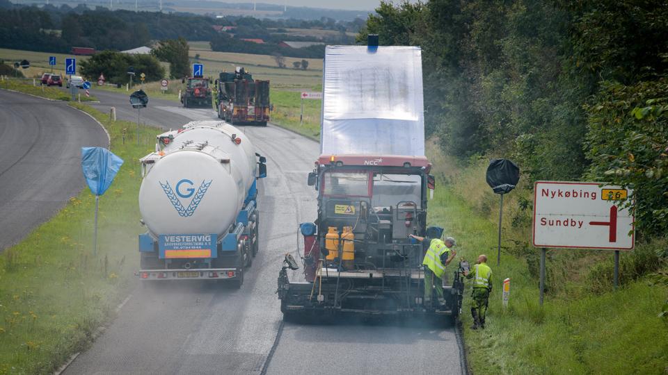 Nu vil blandt andre Morsø og Thisted kommuner have regeringen til at få lavet 1+2-vejbaner på Nordvestjyllands trængte hovedfærdselsåre. Arkivfoto