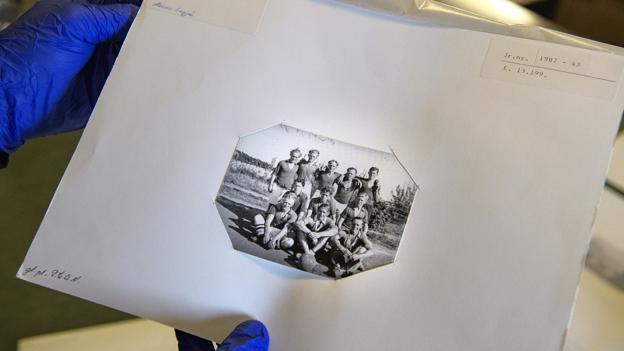 Særudstillingen vil også byde på masser af lokalhistoriske billeder. Her er det et hold fra Sundby, fotograferet i 1945. Foto: Peter Mørk