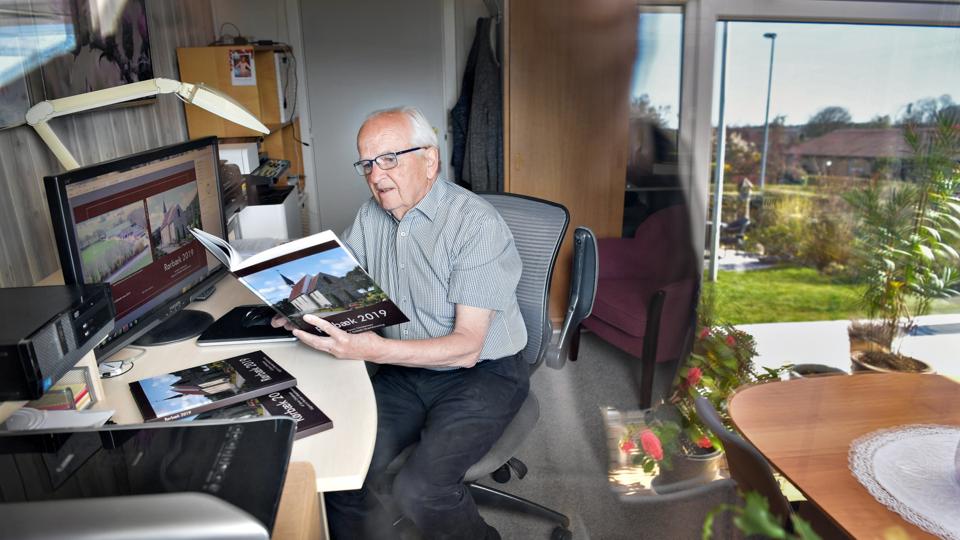 Fredag eftermiddag er forfatter Søren Christensen i Nørager klar til at præsentere sin nye bog i Rørbæk Multihal.