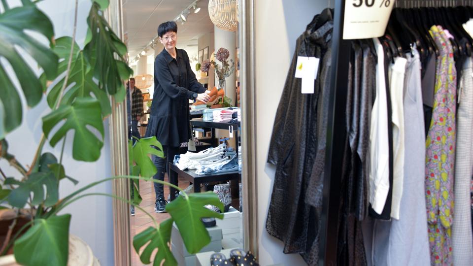 Dorthe Pedersen lukker sin tøjbutik efter 16 år. Foto: Claus Søndberg