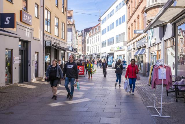 Flere og flere butikker holder åbent, og nu er der også gang i de liberale erhverv igen. Foto: Lasse Sand