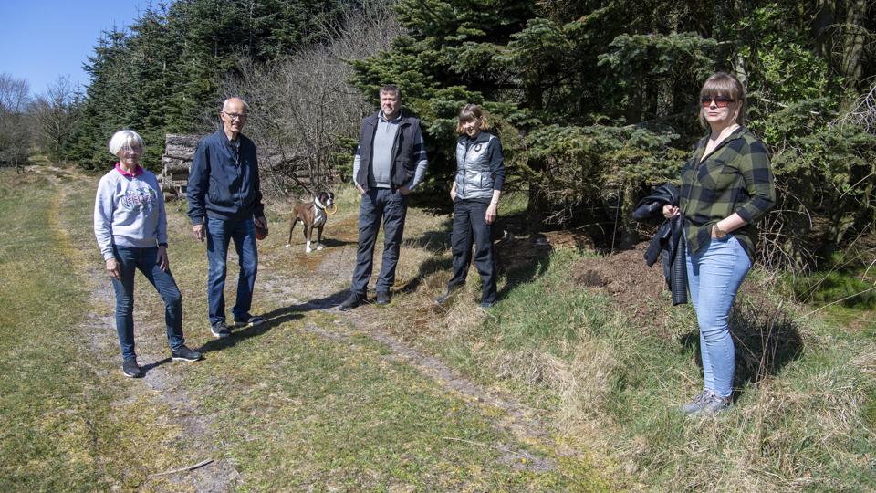 Nogle af de utilfredse beboere i Hammer Bakker - fra venstre Christina Lindskog og Jens Bjerre, Niels G. Mortensen og Kirsten K. Jensen, samt Tine Tindal Leth Bak. Foto: Kim Dahl Hansen <i>Kim Dahl Hansen</i>