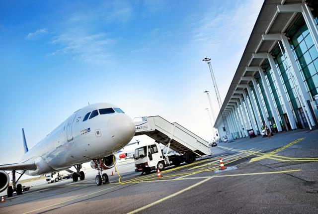 Et nyt landingssystem i Aalborg Lufthavn betyder, at flyene kan lande i stort  set al slags vejr. Foto: Aalborg Lufthavn