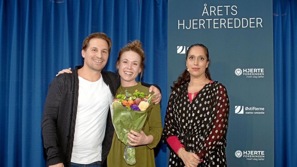 Christian ses her sammen med sin redningskvinde Mia (i midten). Foto: Hjerteforeningen