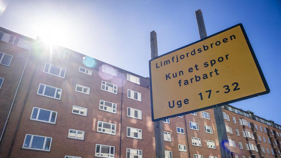Mandag starter endnu en etape i renoveringen af Limfjordsbroen. Foto: Martin Damgård