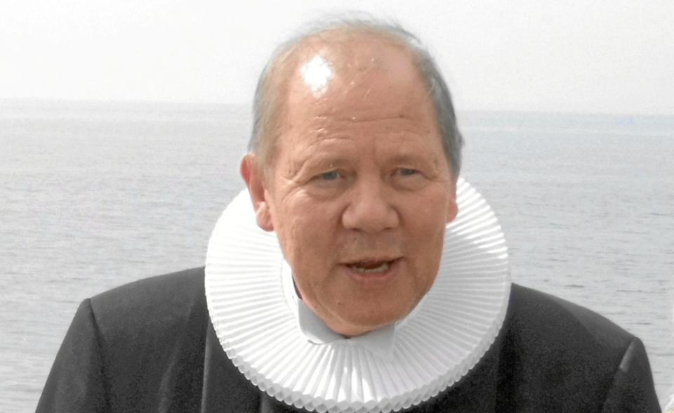 Claus Nybo har været sognepræst i Vestervig og Agger siden 1. marts 2012. Til september fylder han 70 år og skal efter tjenestemandsloven gå på pension. Men på baggrund af opfordringer i form af en underskriftsindsamling i de to sogne vil han gerne fortsætte. Arkivfoto
