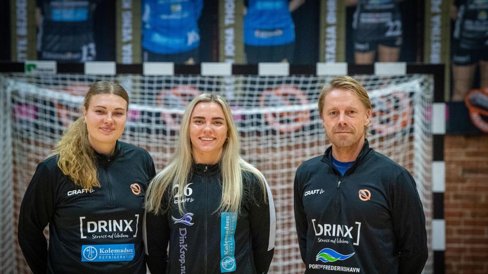 Mette Bejder (tv), Christina Pedersen og Kent Ballegaard tror på oprykning til ligaen. Foto: Kim Dahl Hansen <i>Kim Dahl Hansen</i>