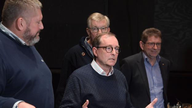 - Så skævt et projekt, har vi aldrig været med til, fortalte overlæge Kim Therkelsen fra Regionshospital Nordjylland. Her flankeret af fra venstre tv-direktør Mikael Justesen, udvalgsformand, Ole Stavad og bankdirektør Ole Peter Christensen. Foto: Henrik Louis
