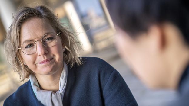 Cathrine Borg, 36 år, er uddannet sociolog ved AAU i 2010 og har lavet en ph.d. på Institut for planlægning om bosætningsmønstre ud fra et mobilitetsperspektiv. Hun bor i Gug med sin mand og tre børn. Foto: Martin Damgård
