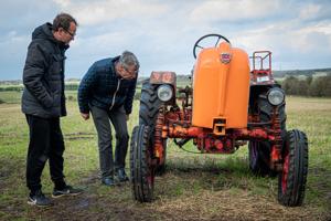 Et paradis for traktornørder: Kristian er godt tilfreds efter auktion over veterantraktorer