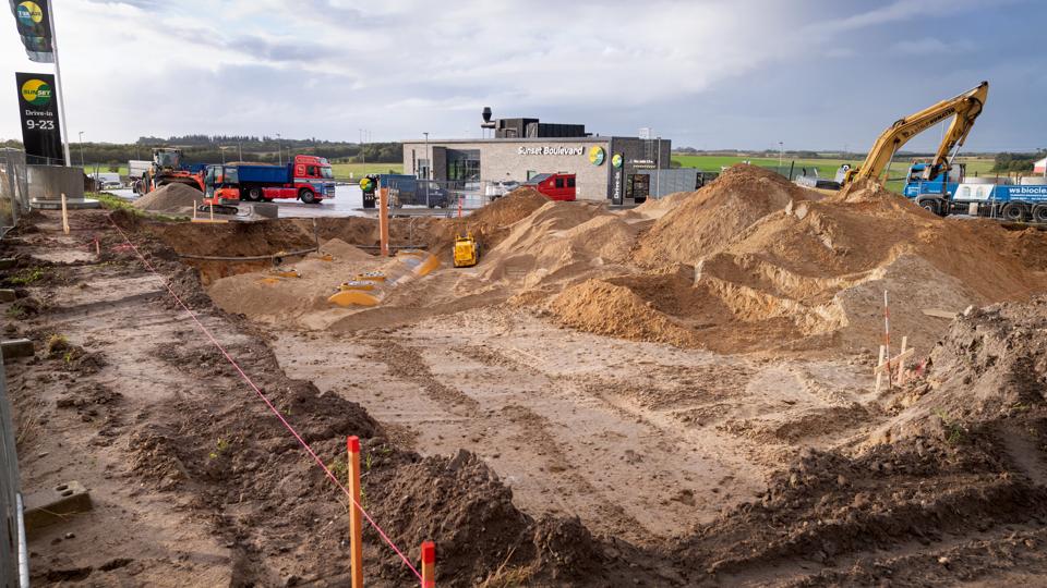 Det nye tankanlæg og vaskehal i Haverslev vil efter planen begge stå klar til brug 1. februar.