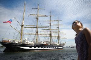 Verdens største sejlskib trak dansk slæbebåd ned
