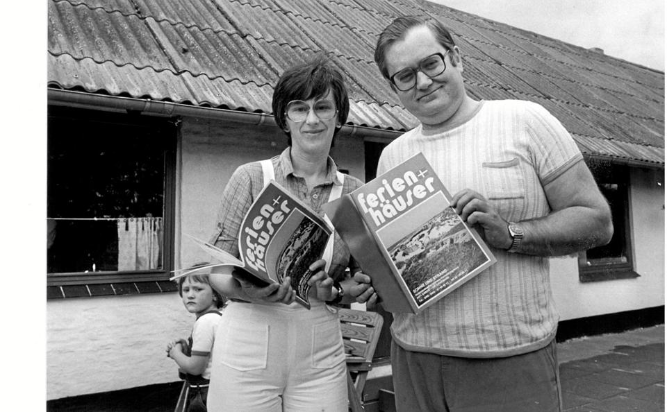 I 1980 bringer Aalborg Stiftstidende historien om Margit og Kjeld Andersens nye udlejningsbureau, der er rykket til Kaas og "udlejer for fire millioner kroner”. Det udviklede sig til landets næststørste virksomhed for udlejning af feriehuse. Arkivfoto: Preben Veiby