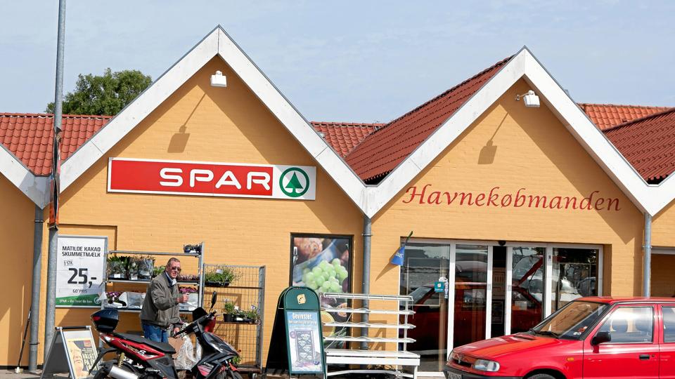 Den 23-årige mand, der har været eftersøgt for knivrøveriet mod Havnekøbmanden, er nu anholdt