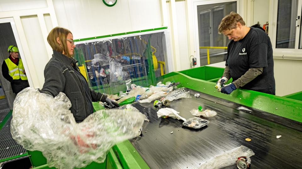 Plast og metal-affald fra Hjørring Kommune bliver sorteret hos Reno Nord og 45 procent kan direkte genanvendes. Arkivfoto: Kim Dahl Hansen
