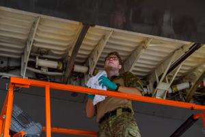 Se videoen: Hercules-flyene skal altid være klar til tjeneste - det sørger 28-årige Casper for