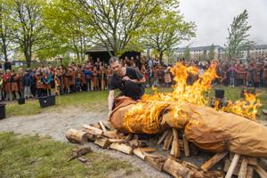 Galleri: En skoleuge med wauw-effekt - 350 børn levede som vilde vikinger