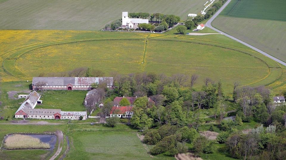 Aggersborg ved Løgstør vil som den størst kendte vikingeborg få megen opmærksomhed, hvis den kåres til verdensarv sammen med borg-kollegerne i Mariagerfjord, Odense Køge og Slagelse. Arkivfoto: Michael Koch