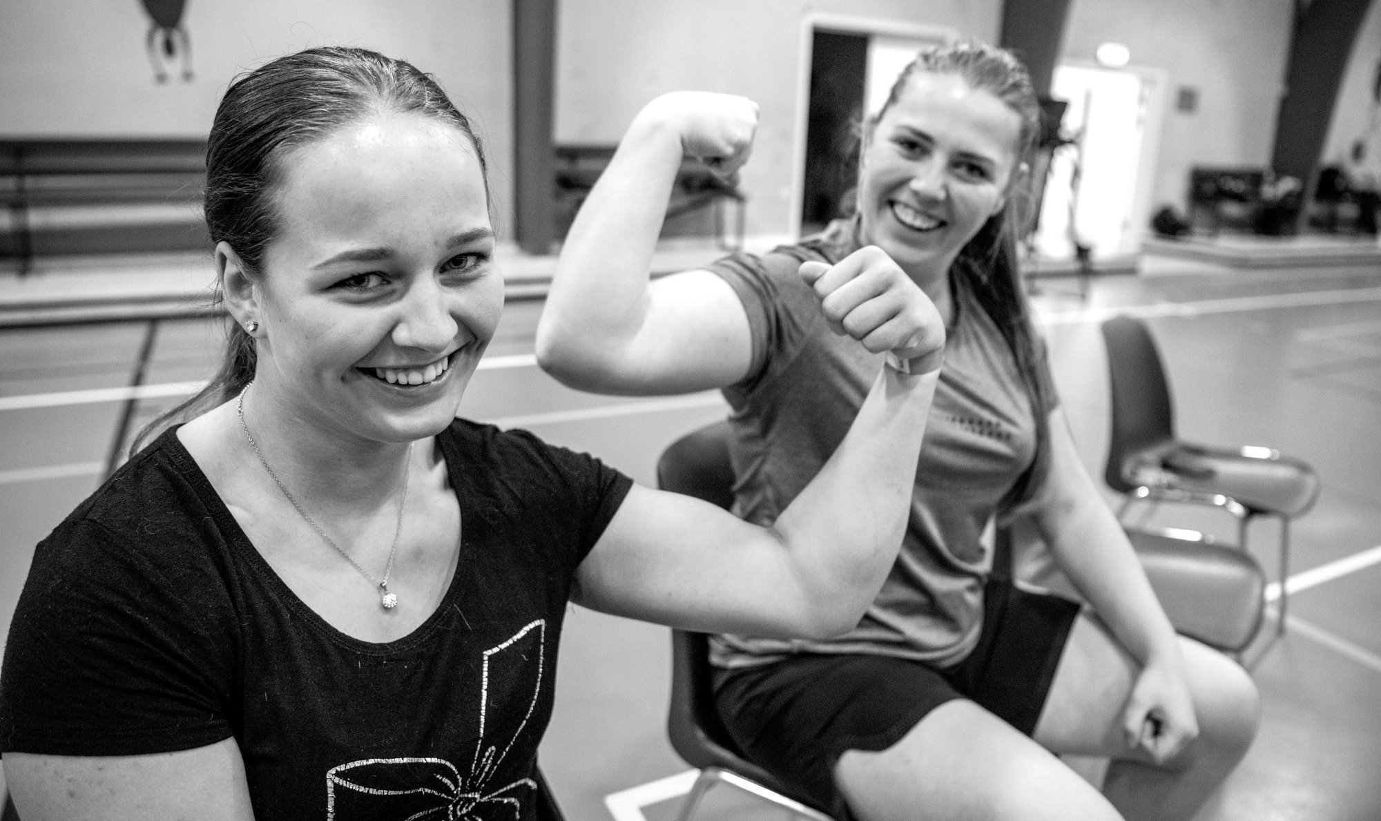 Her lægger pigerne også arm: Kom med til en træning hos Arden Armwrestlers