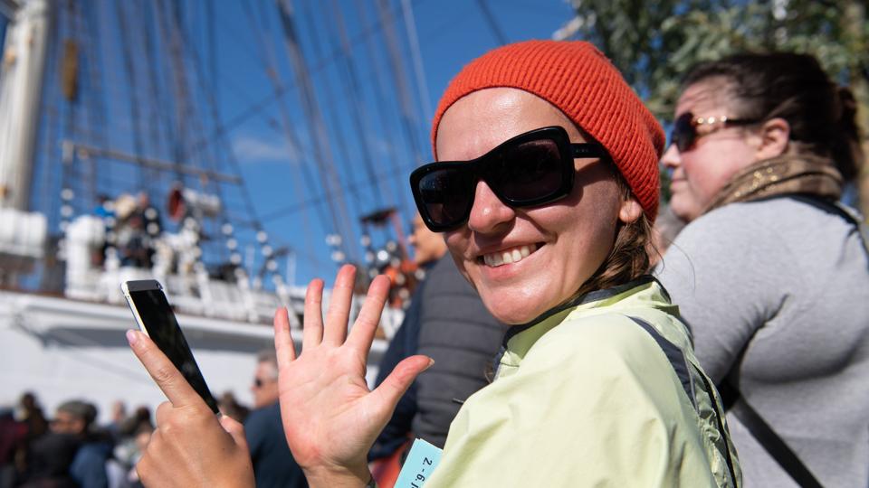 Selvom Tall Ships Races først starter officielt onsdag, stod mange klar til at opleve det norske skoleskib Statsraad Lehmkuhl ankomme. Foto: Hans Ravn <i>Hans Ravn</i>