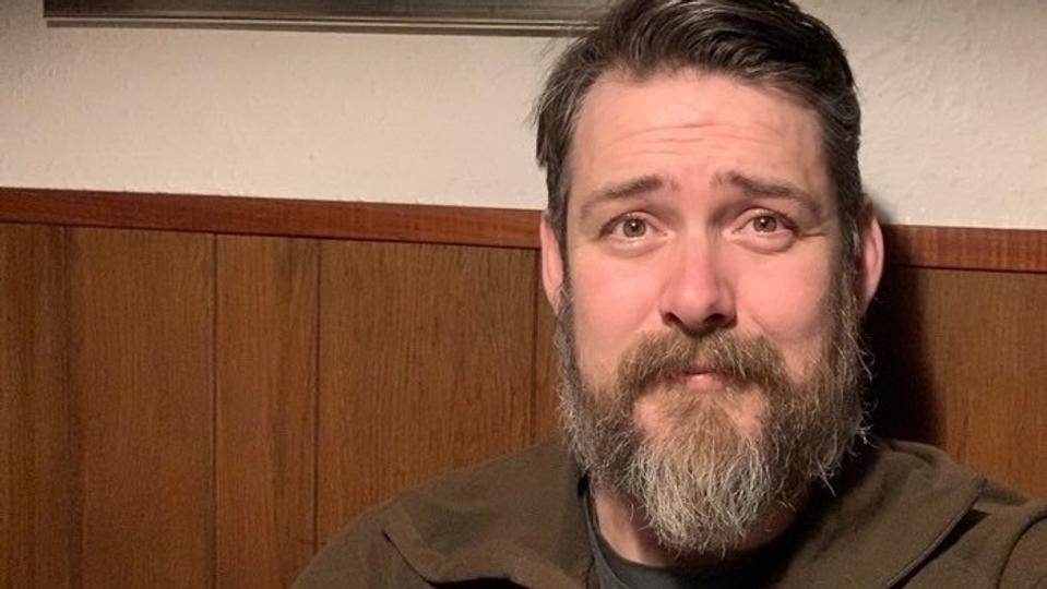 Steffen Skødt Pedersen fra Lyngå i Østjylland har i disse dage taget fri fra sit arbejde for at køre til Polen og hente flygtninge fra Ukraine. (Privatfoto). <i>Free</i>