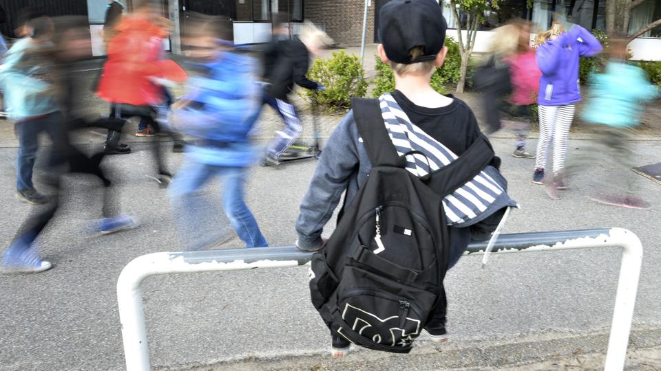 Hvis man er særligt sensitiv har man svært ved at håndtere alt for meget larm og uro ... så kan mange indtryk af bevægelse og lyd smelte sammen og blive til totalt kaos i ens bevidsthed. Modelfoto: Bent Bach