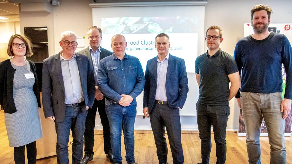 Fra venstre ses sekretariatsleder Kersti Haugan samt bestyrelsesmedlemmerne: erhvervschef Kim Bak Kristensen (udpeget af Thy Erhvervsforum), formand for Landbo Thy, Leif Gravesen, formand for Hanstholm Fiskeeksportørforening, Johnny Bækkel, adm. direktør i Tican, Ove Thejls, indkøbschef i Dragsbæk A/S, Kasper Vestergård og medejer af Thy Whisky/Gyrup Malt, Jakob Stjernholm. Medlem af bestyrelsen er også viceborgmester i Thisted Kommune, Niels Jørgen Pedersen (fraværende). Bestyrelsen har endnu ikke konstitueret sig.