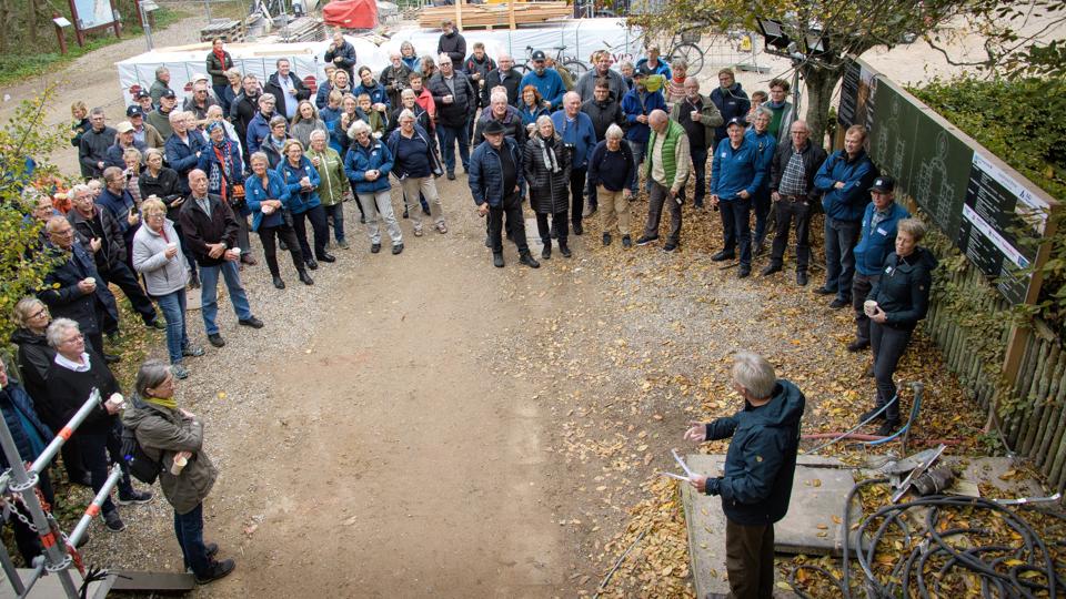 I efteråret kunne interesserede få et indtryk af fremdriften i arbejdet med at restaurere Lodbjerg Fyr, som bliver en at ”trædestenene” i nationalparkens formidlingsprojekt ”Trædesten til Naturen”.Foto:  Bo Lehm
