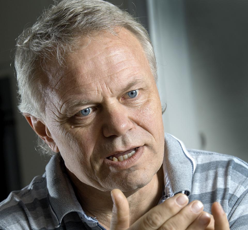 - Jeg synes, det er et problem, at man giver en tillægsbevilling, for det giver rod i økonomien, siger kommunalbestyrelsesmedlem Frank Østergaard (SF). Arkivfoto: Lars Pauli