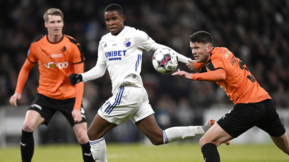 FCK-spilleren Khouma Babacar ses her i aktion i en kamp mod Randers i Superliga 4. marts 2022. <i>Lars Møller/Ritzau Scanpix</i>