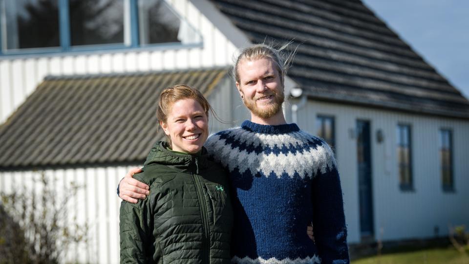 Louise Lund og Frederik Hansen har lejet et sommerhus i Stenbjerg. Og regner ikke med at tale med nogen i løbet af de 10 dages ferie. Foto: Bo Lehm <i>Bo Lehm</i>