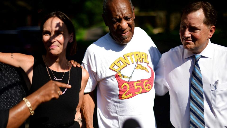 Bill Cosby ses her uden for sit hjem, efter at han blev løsladt juni sidste år. (Arkivfoto.) <i>Mark Makela/Reuters</i>