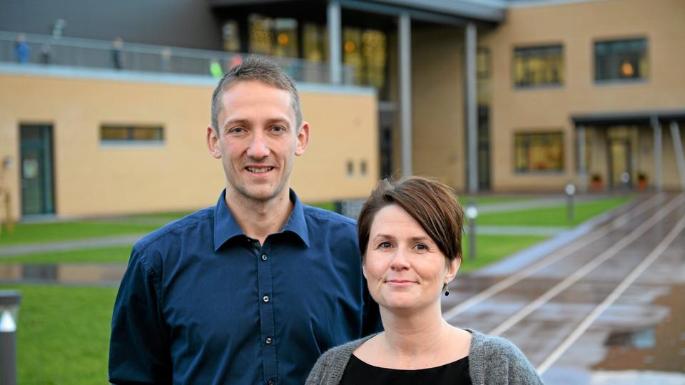 Søren Østergaard og Tenna Bilstrup blev i 2014 ansat som henholdsvis viceskoleleder og skoleleder på Sydmors Skole og Børnehus. Begge er nu fratrådt, og jobbet som skoleleder er nu i genopslag. <i>Arkivfoto: Bo Lehm</i>