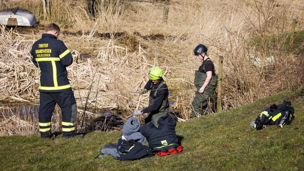 Nordjyllands Beredskab og Falck kom til stede med brandbiler køretøjer, mandskab og indsatsleder. <i>Foto: Bo Lehm</i>