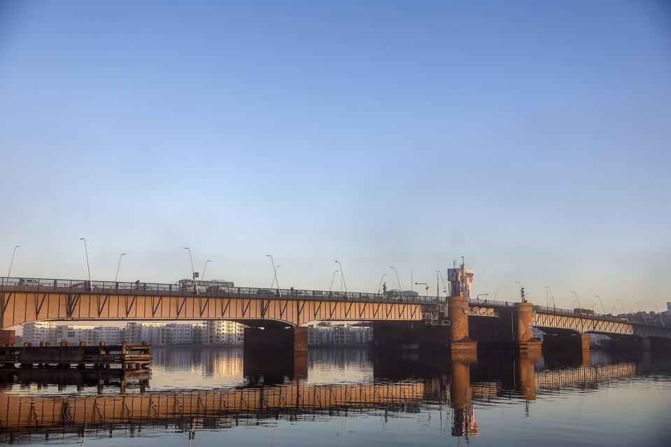 Limfjordsbroen skal hurtigere under kniven end ventet. <i>Arkivfoto: Torben Hansen</i>