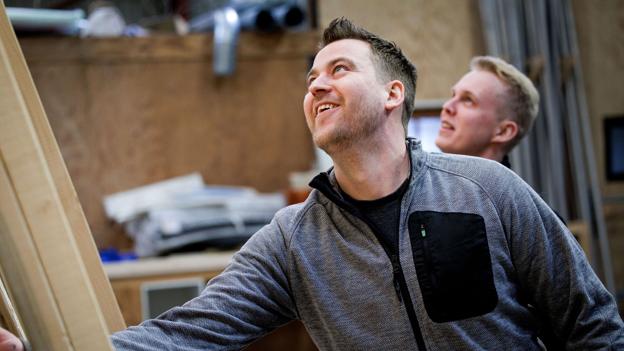 Morten Schytte og Christian Eriksen er mester og lærling i MS Tømrer & Gulvservice, men de er også nære personlige venner. Foto: Bo Lehm <i>Foto: Bo Lehm</i>