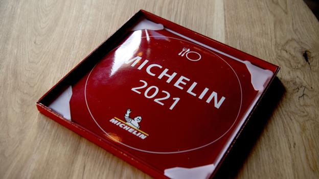 Michael Miv Pedersen fra Restaurant Tabu har endnu ikke sat årets Michelin Plate op endnu. En dag må der gerne være en stjerne på døren. Foto: Henrik Louis <i>Foto:Henrik Simonsen</i>