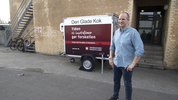 Den Glade Kok har flere forskellige sponsorer - blandt andre Sparekassen Kronjylland. Foto: Henrik Louis <i>Foto:Henrik Simonsen</i>