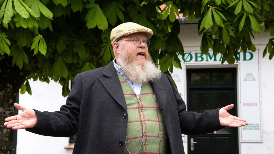 Jesper Lynge Bergholdt står også de kommende fem år sammen med sin hustru for feriecenteret på øen, udlejning af øens huse, teltplads og købmandsbutik. Arkivfoto