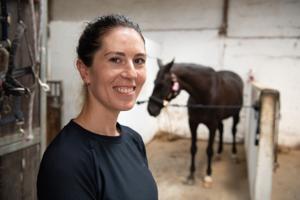 Carina sælger heste med stor succes: Millionerne ruller ind