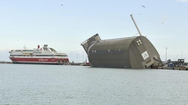 I august 2018 væltede flydedokken hos Hirtshals Yard, hvilket efterfølgende førte til en konkurs for skibsværftet. Arkivfoto: Bente Poder