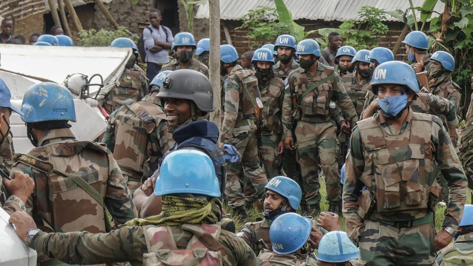FN's fredsbevarende styrker kan kendes på de blå hjelme, som de bærer. Her ses de i Goma, der ligger ved grænsen mellem DR Congo og Rwanda. (Arkivfoto). <i>Glody Murhabazi/Ritzau Scanpix</i>