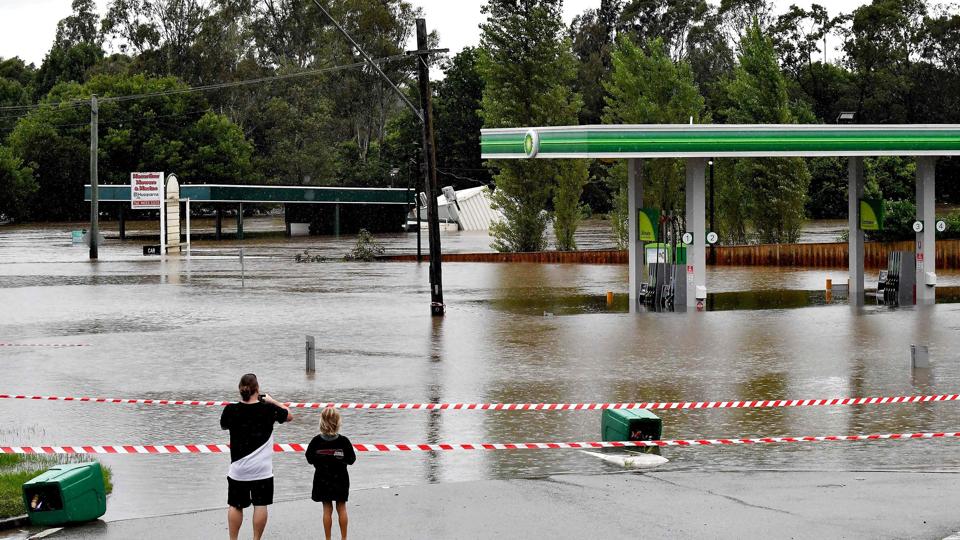 Australiens meteorologiske institut advarer tirsdag om, at der for Sydney venter "48 hårde timer forude". <i>Muhammad Farooq/Ritzau Scanpix</i>