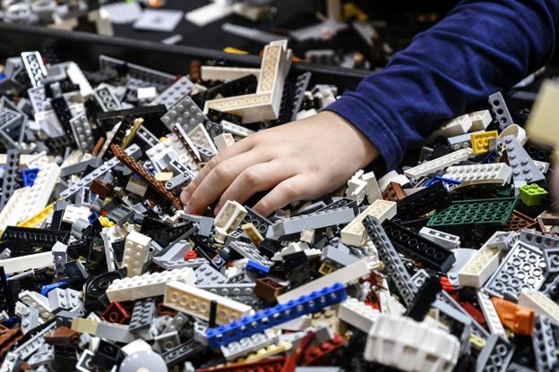 Større salg er med til at sikre Lego rekordoverskud |