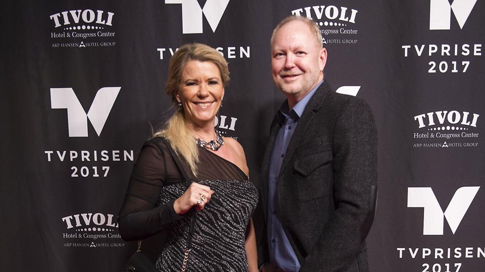 Mette Reismann (tv.) har tidligere været medlem af Folketinget for Socialdemokratiet. Nu vil en anden tv-vært kendt fra "Luksusfælden", Jan Swyrtz, gå efter valg til Folketinget. Han stiller op for Lars Løkke Rasmussens parti, Moderaterne, oplyser han til Se og Hør. (Arkivfoto). <i>Sarah Christine Nørgaard/Ritzau Scanpix</i>