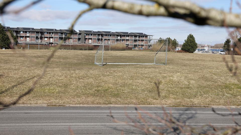 Det møder kritik blandt borgerne, at der skal bygges her på grunden i Aalborgs vestby. Arkivfoto: Bente Poder